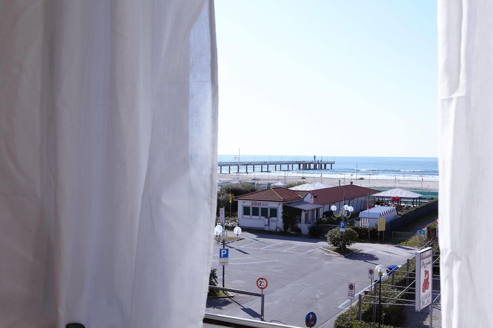 Hotel Mirage Marina di Pietrasanta Extérieur photo