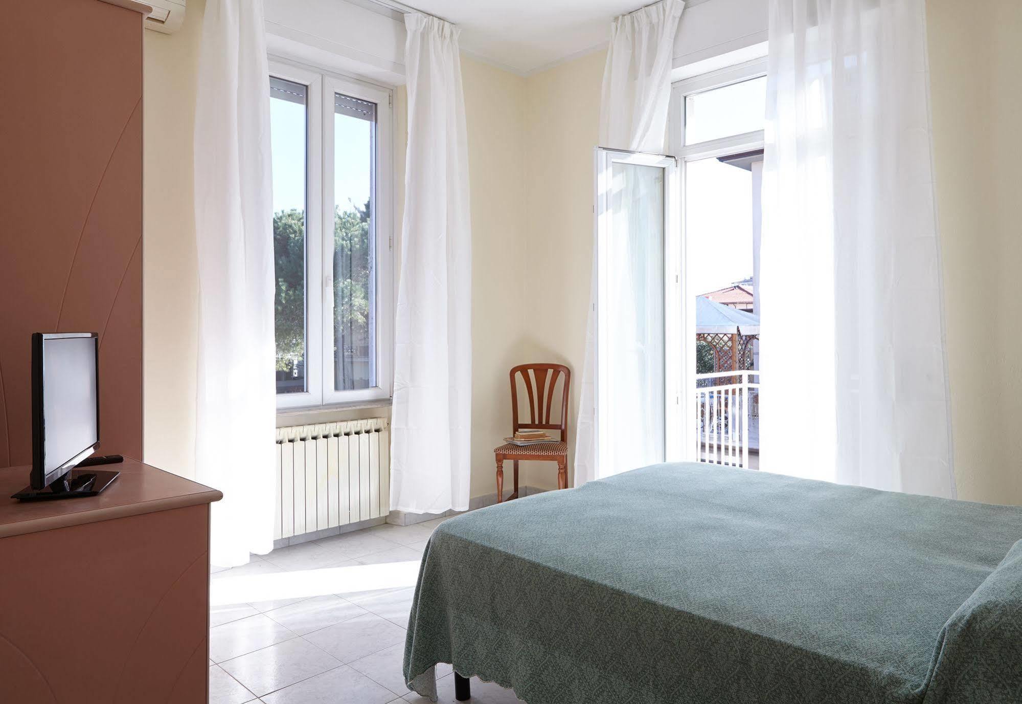 Hotel Mirage Marina di Pietrasanta Extérieur photo